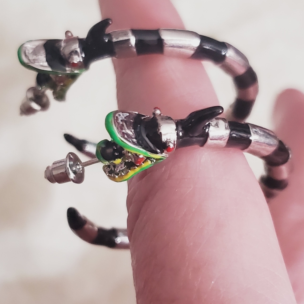 Beetle juice sand worm stripe earrings Halloween costumes New stripe hoops silve - Picture 5 of 13
